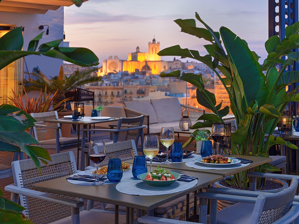 All copyrights reserved. Copyright uses for H10 Hotels for sales and marketing promotions.