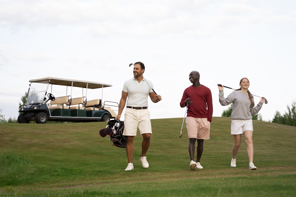 scene-with-friends-golf-course